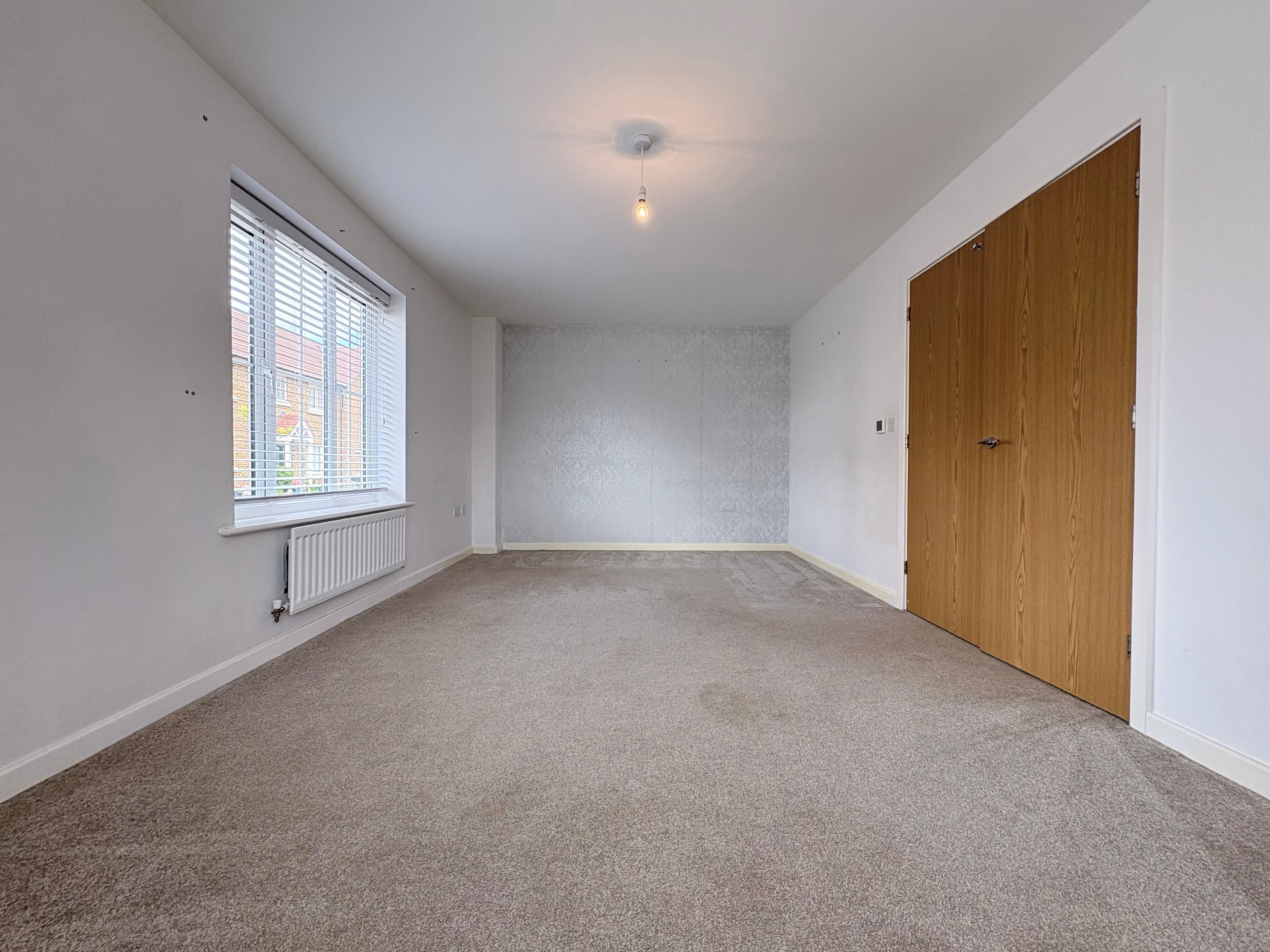 Flat Pipin Cresent in Ashford
