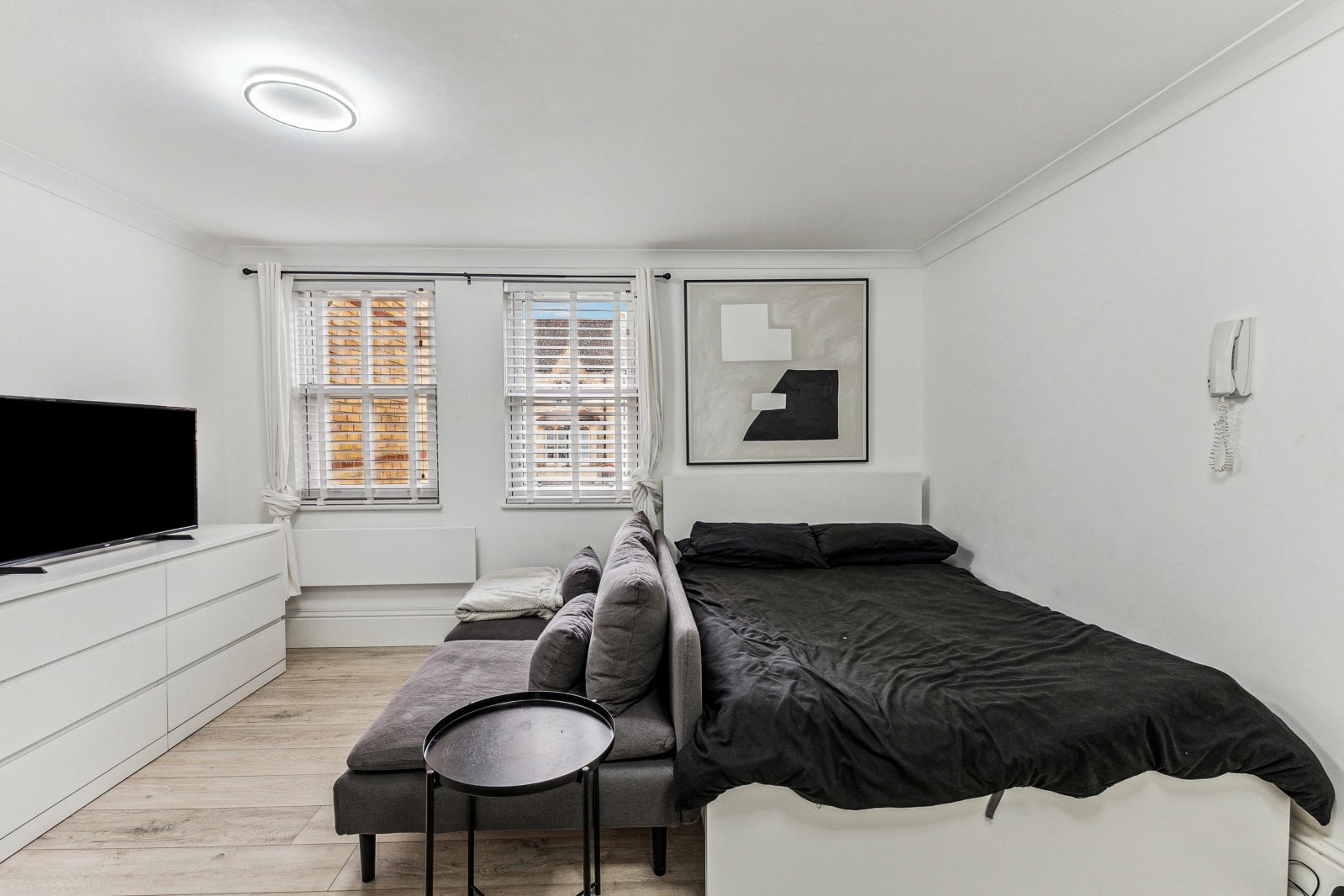 Flat East Hill in Greater London