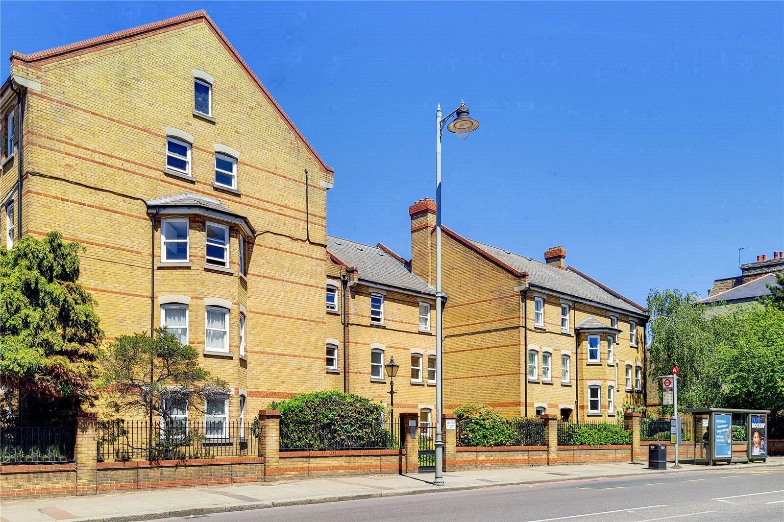 Flat East Hill in Greater London