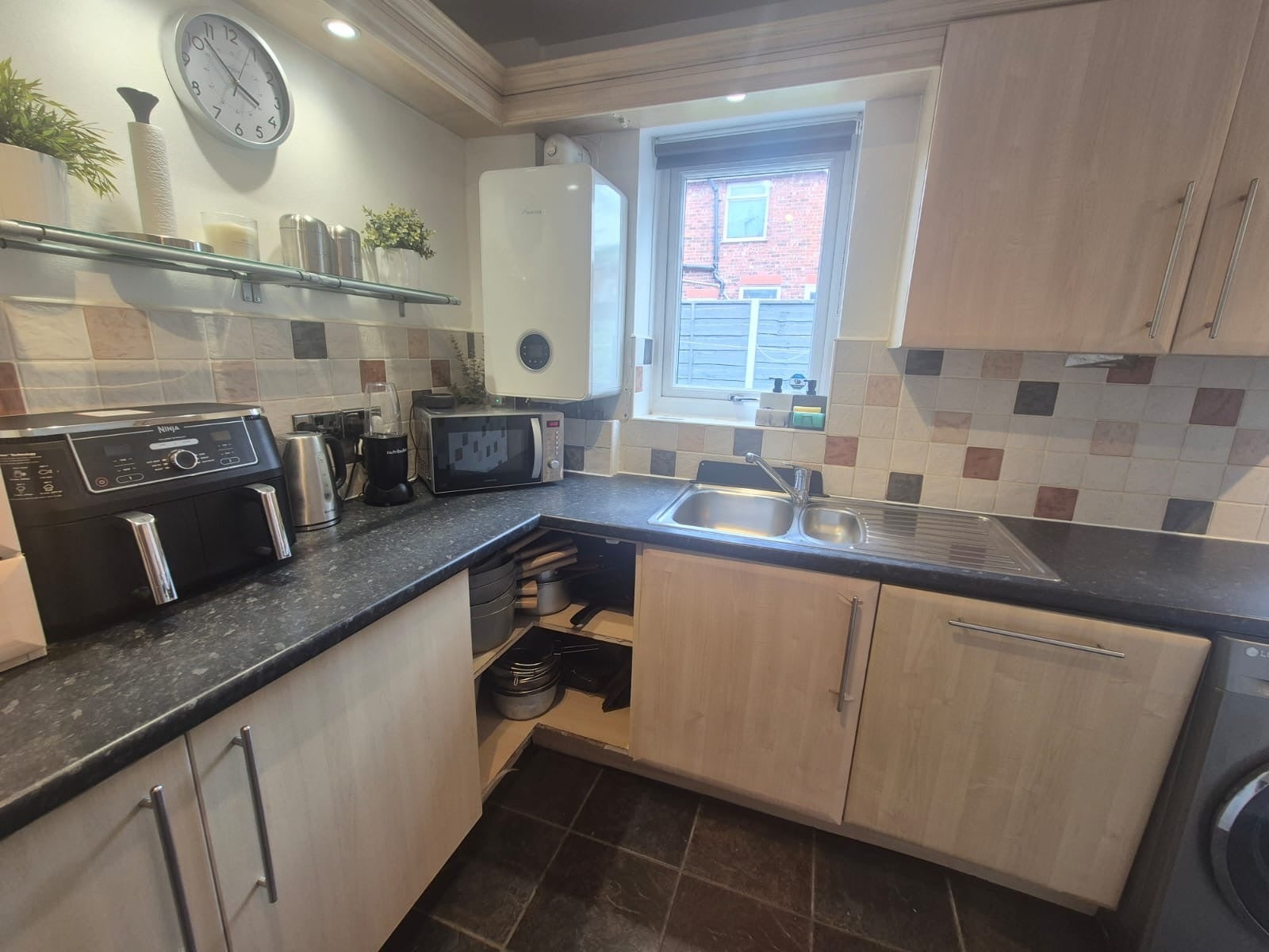 House Wilshaw Grove in Tameside