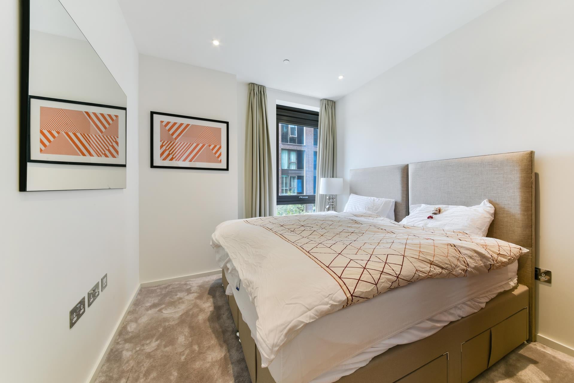 Flat New Mill Road in Greater London