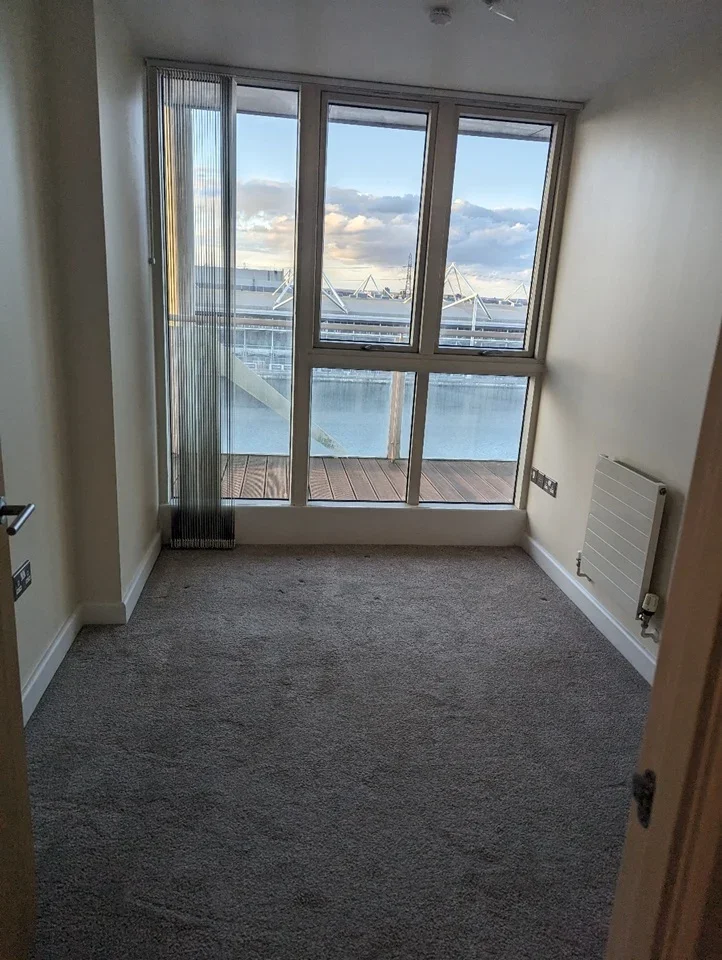 Flat Rayleigh Road in Greater London