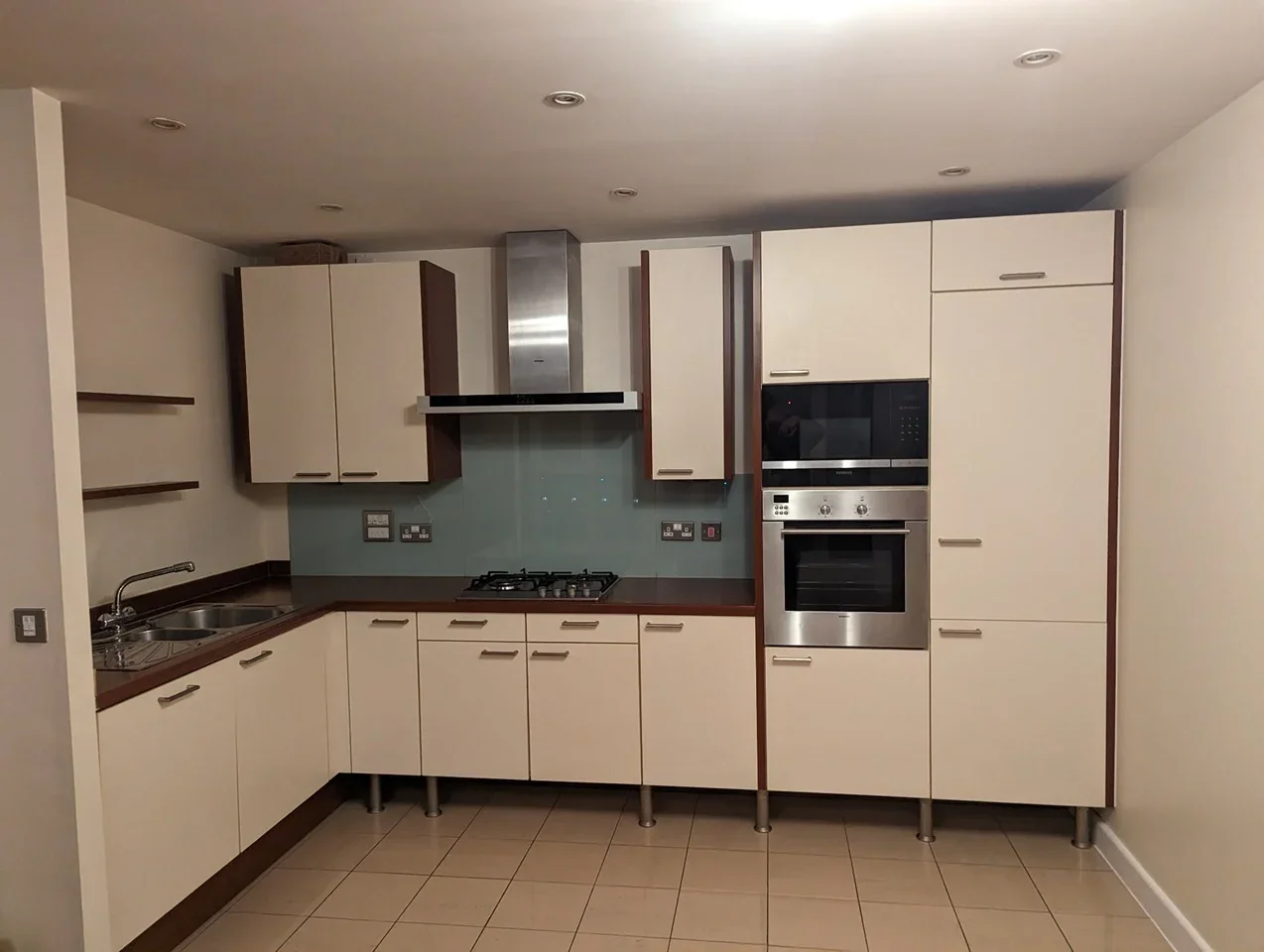 Flat Rayleigh Road in Greater London