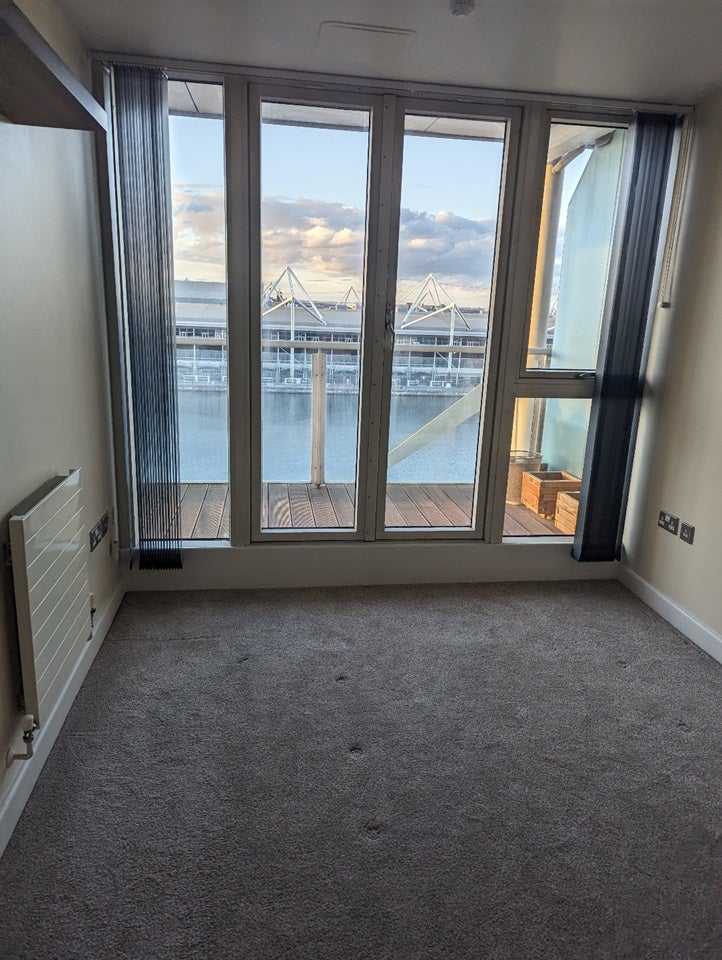Flat Rayleigh Road in Greater London