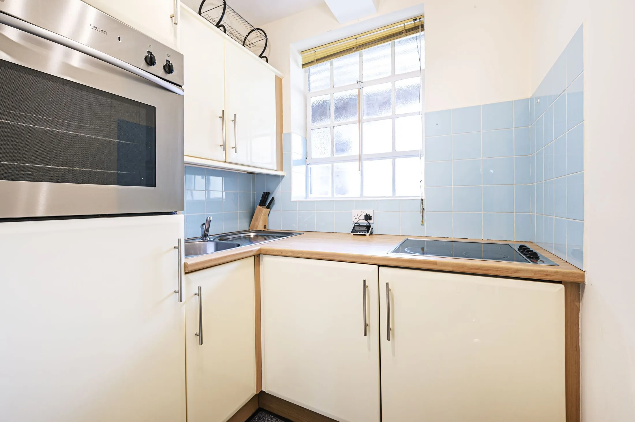 Flat Mortimer Place in Greater London
