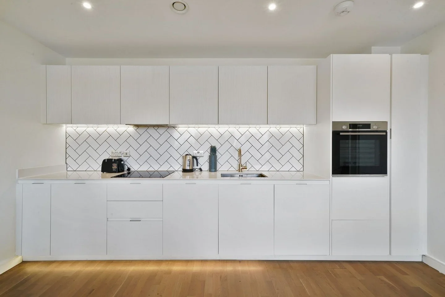 Flat Accolade Avenue in Greater London