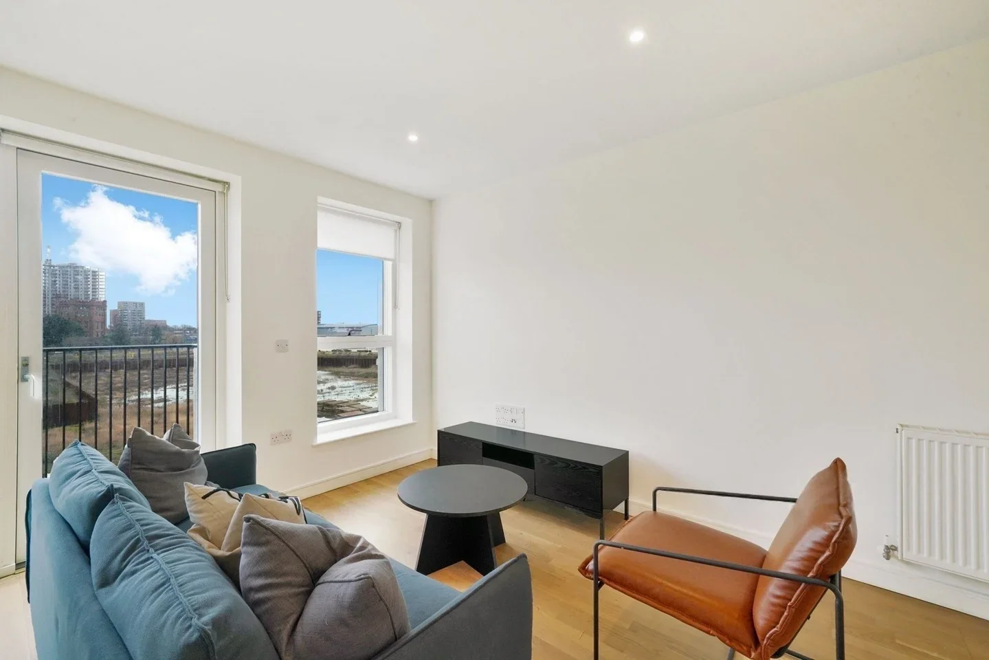 Flat Accolade Avenue in Greater London