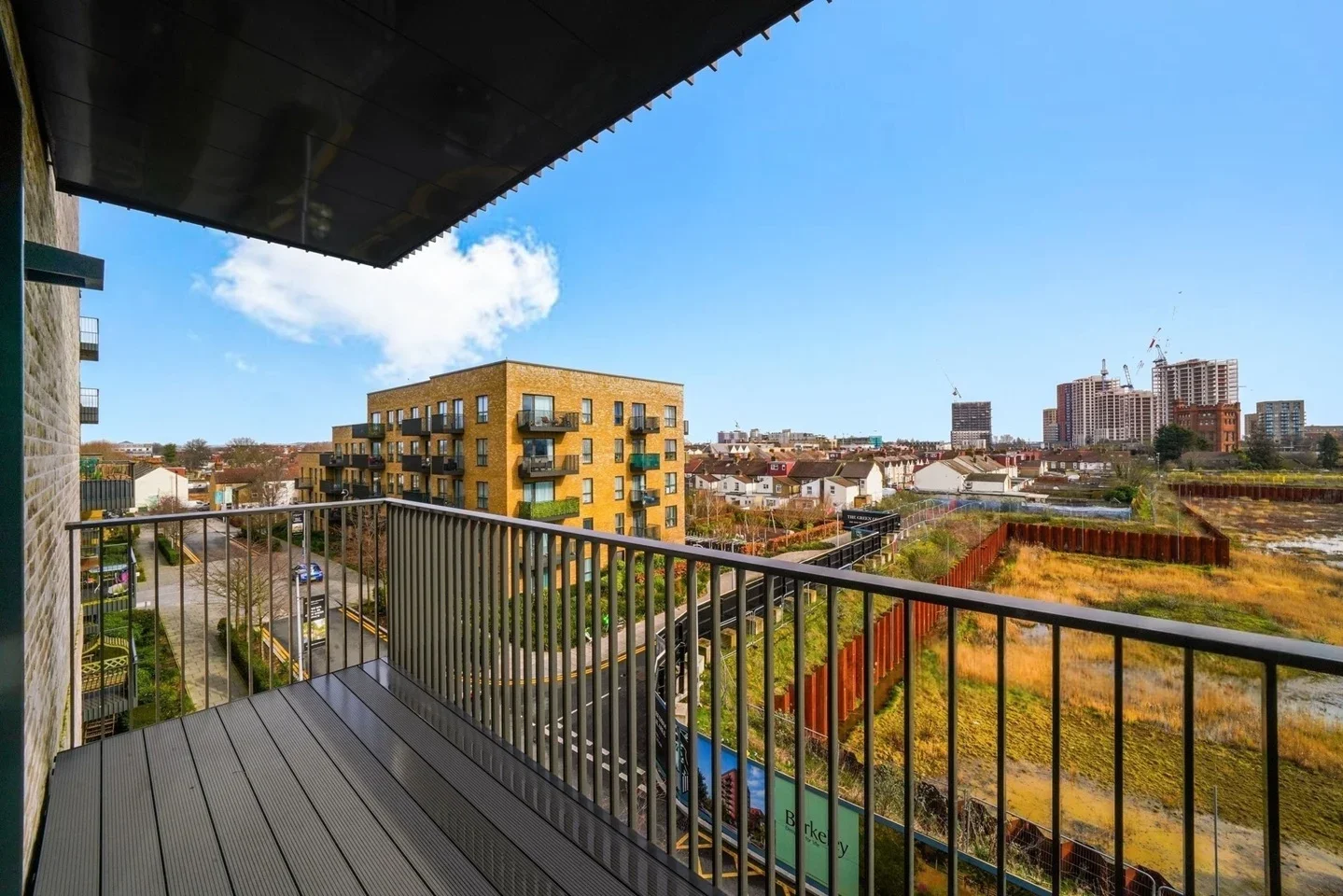 Flat Accolade Avenue in Greater London