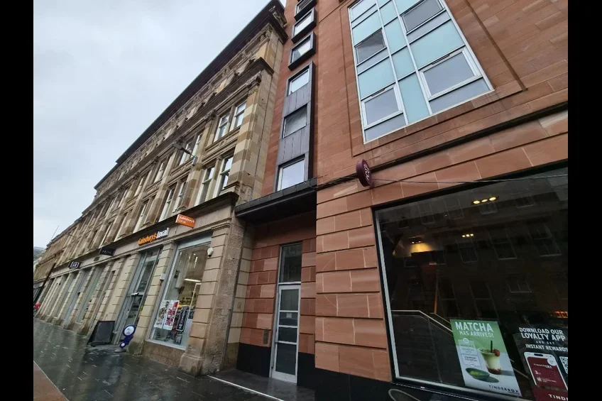 Flat Ingram Street in Glasgow