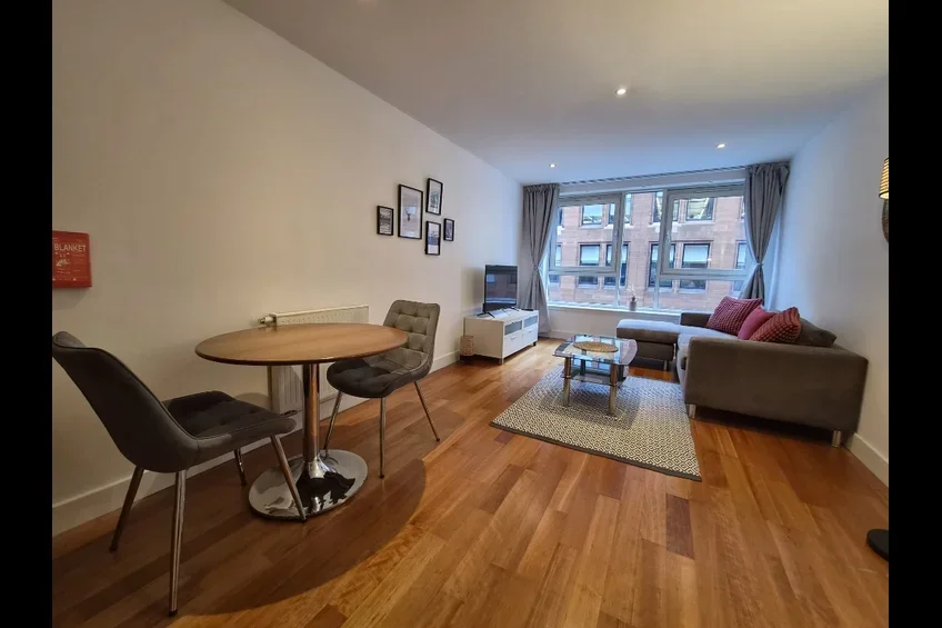 Flat Ingram Street in Glasgow