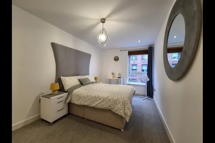 Flat Ingram Street in Glasgow