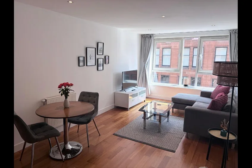 Flat Ingram Street in Glasgow