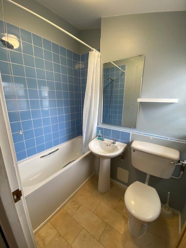 Flat Evesham Walk in Greater London
