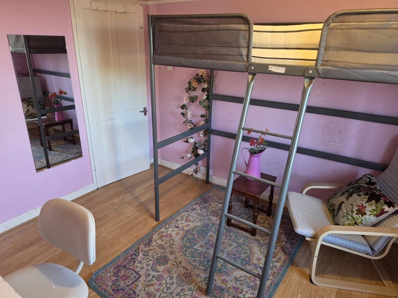 Room Old Oak Road in Greater London