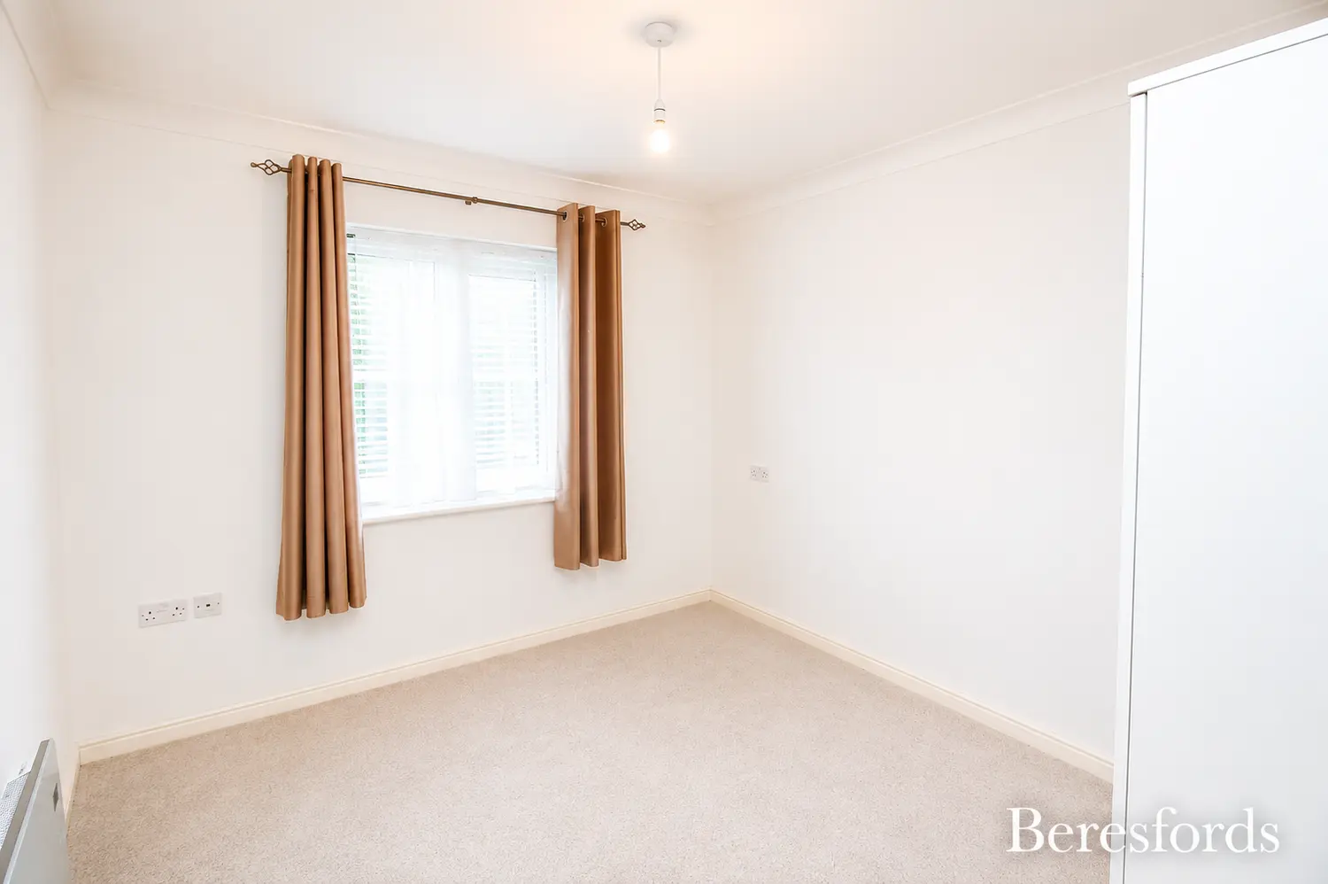 Flat Kimberly Drive in Basildon