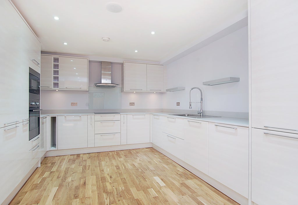 House Gonston Close in Greater London
