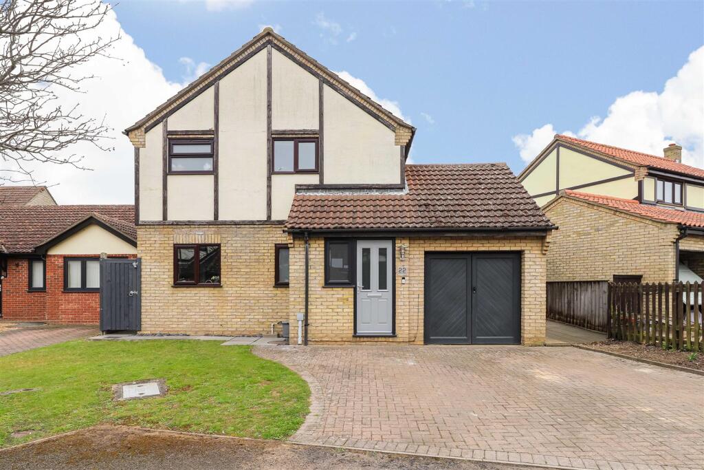House Crane Close in Huntingdonshire