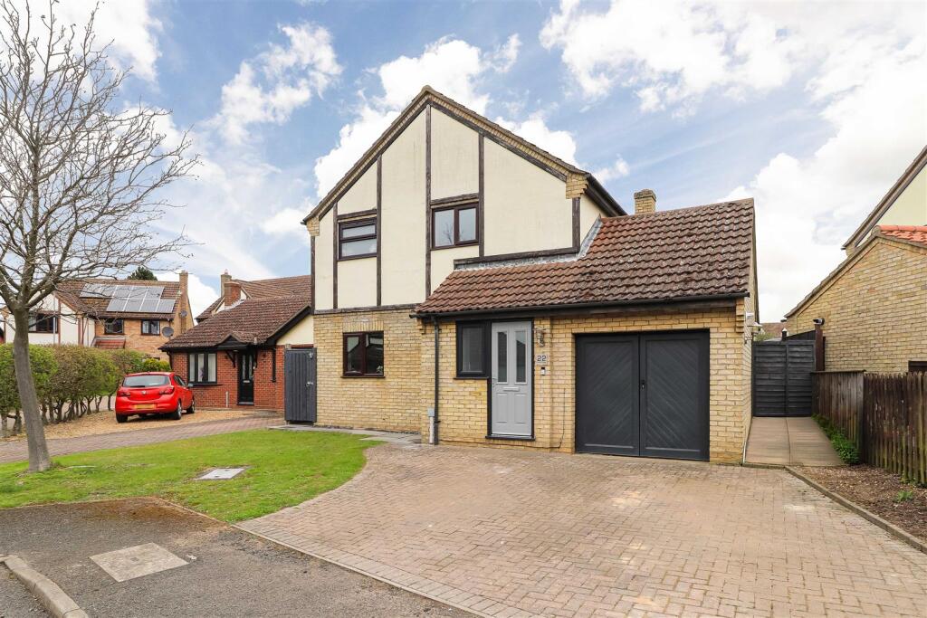 House Crane Close in Huntingdonshire