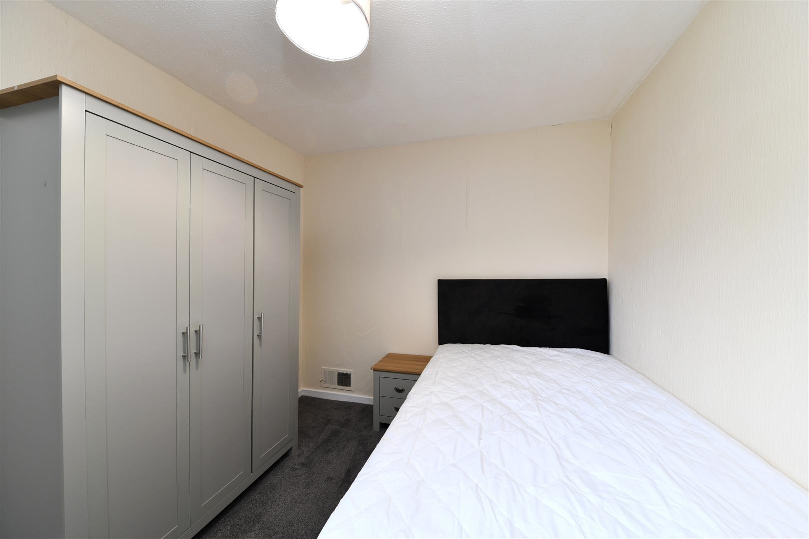 Flat Canterbury Way in Stevenage