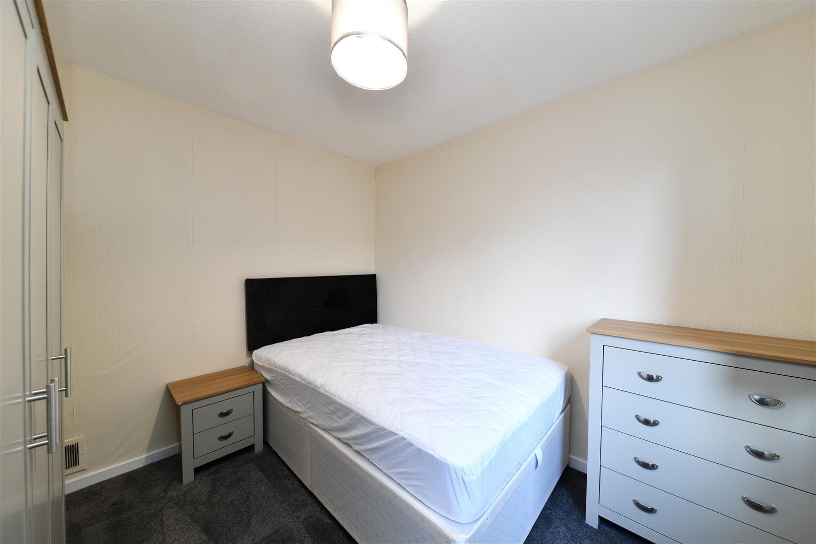 Flat Canterbury Way in Stevenage