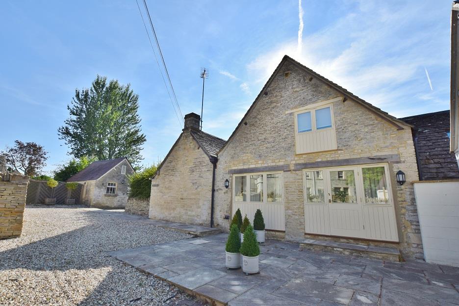 House Limes Road in Kemble