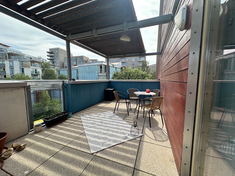 Room Southern Way in Greater London