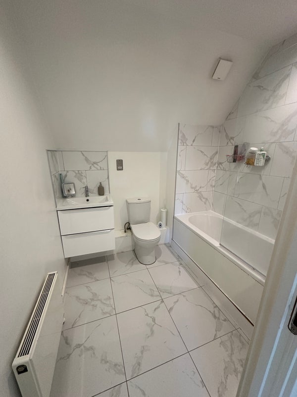 Room Southern Way in Greater London