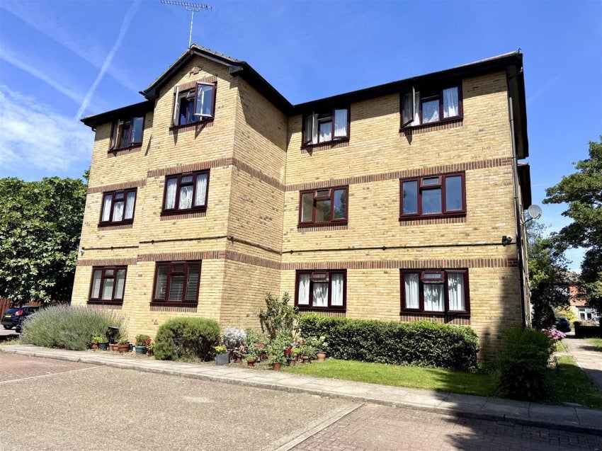Flat Erith Road in Greater London