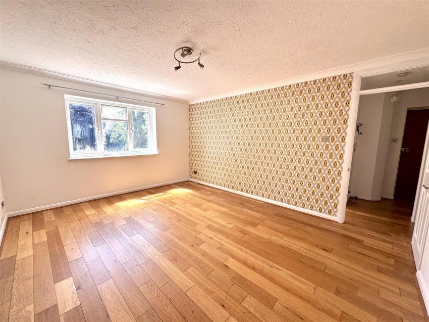 Flat Erith Road in Greater London
