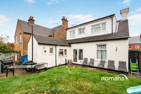 House Holly Road in Rushmoor