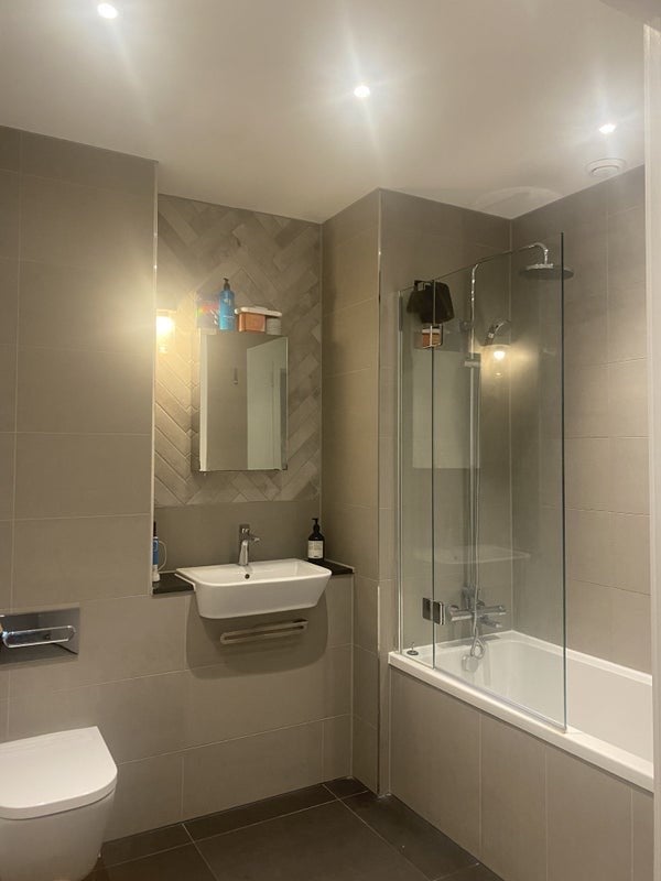 Room White Post Lane in Greater London