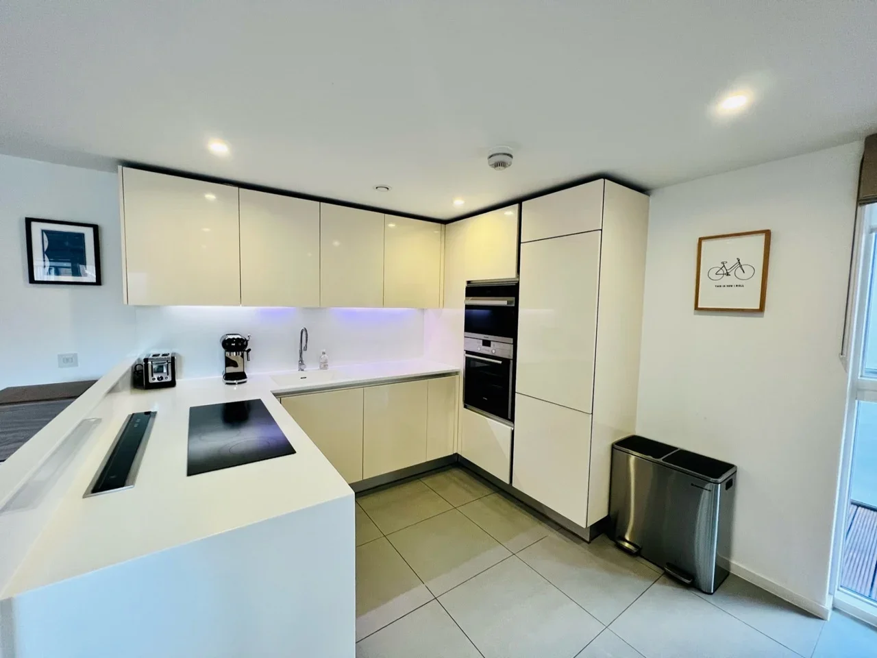 Flat Dance Square in Greater London