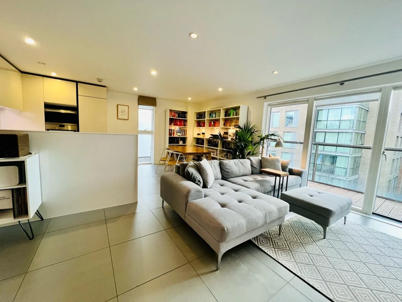Flat Dance Square in Greater London