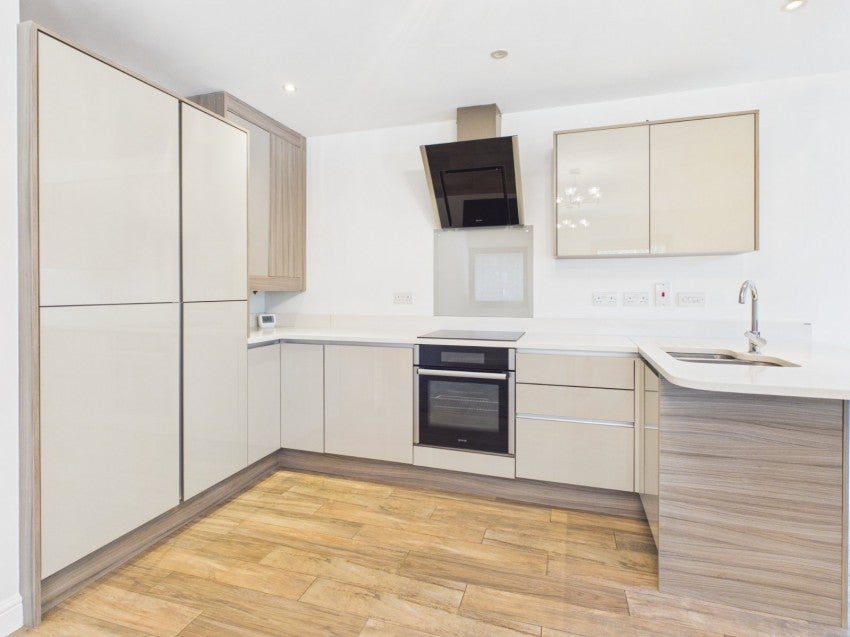 Flat Oxford Road in Gerrards Cross