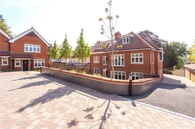 Flat Wargrave Hill in Wargrave