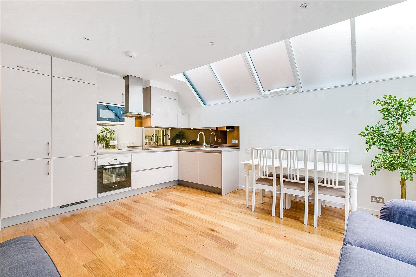 Flat Bronsart Road in Greater London
