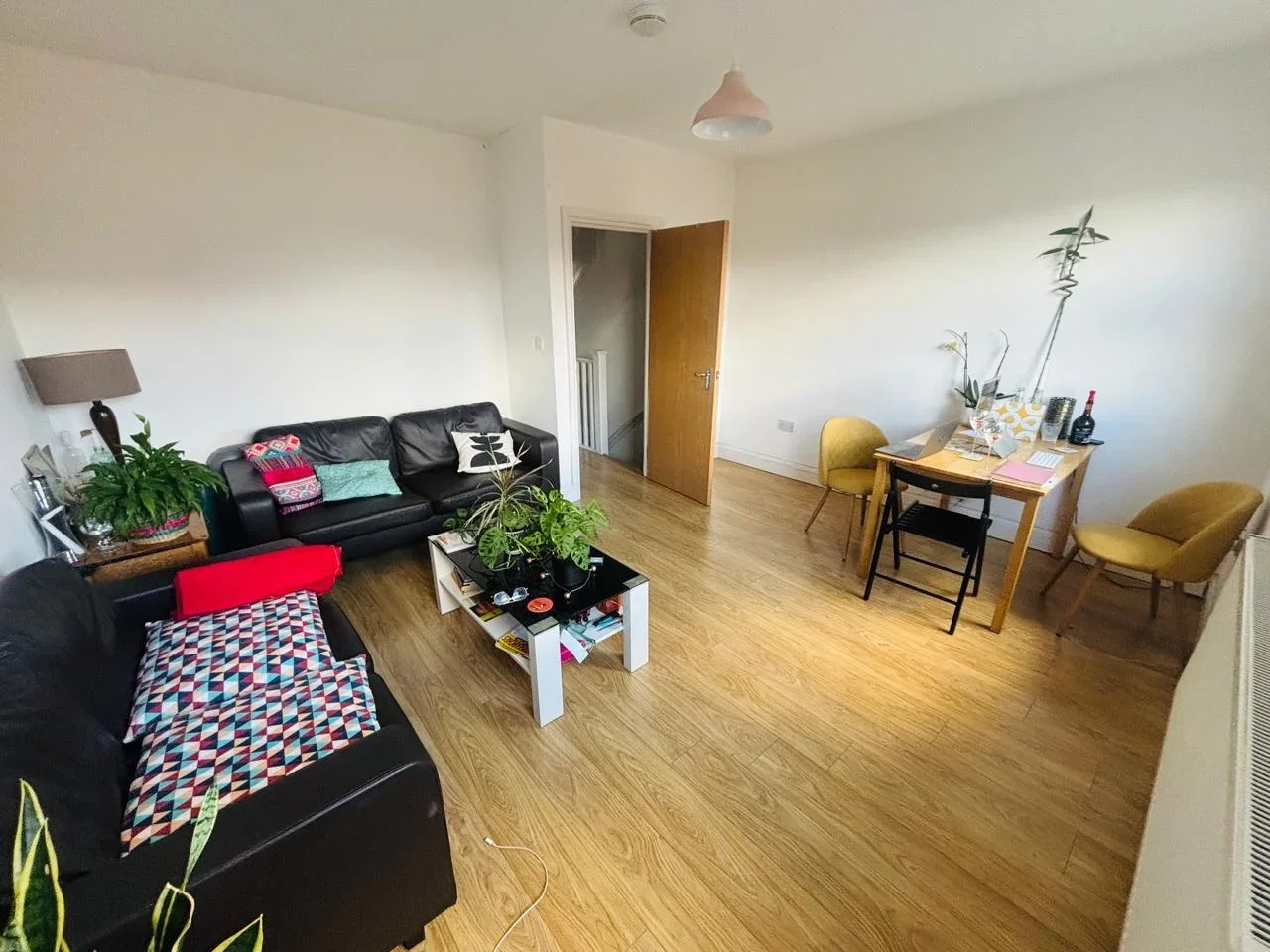 Room Mayes Road in Greater London