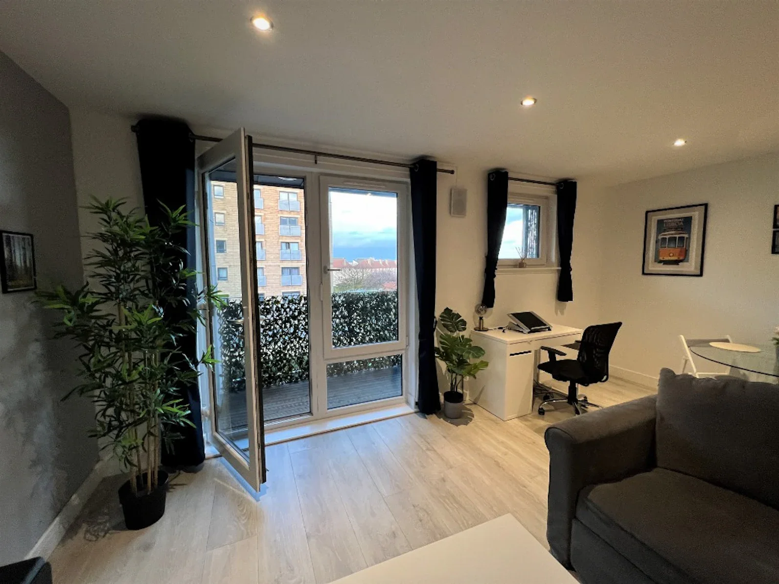 Flat Lochend Butterfly Way in City of Edinburgh