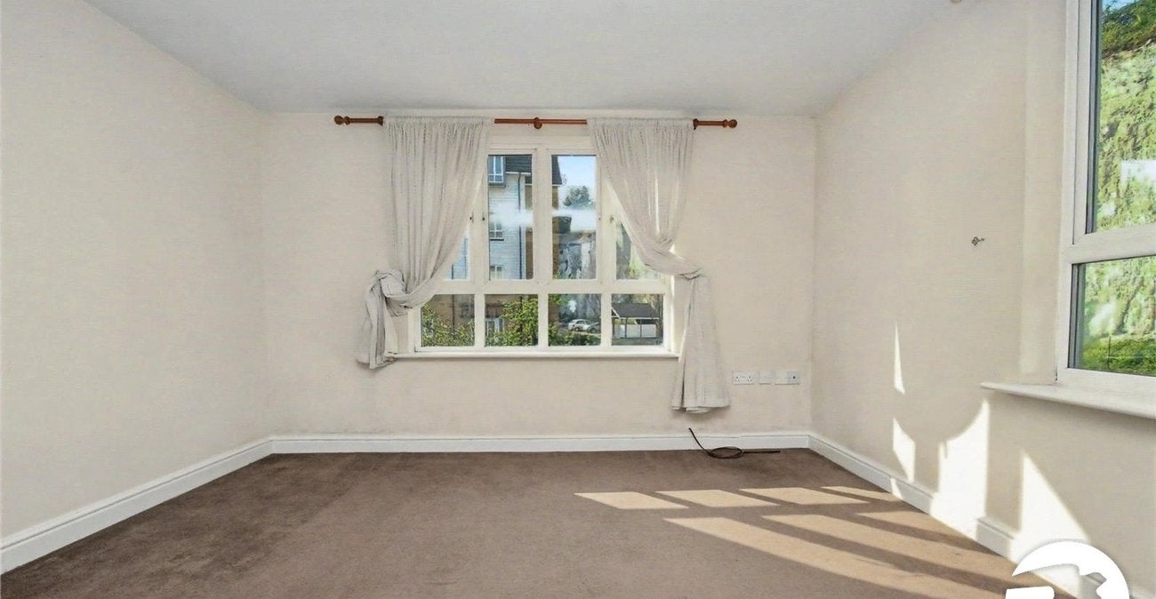 Flat Maritime Gate in Gravesham