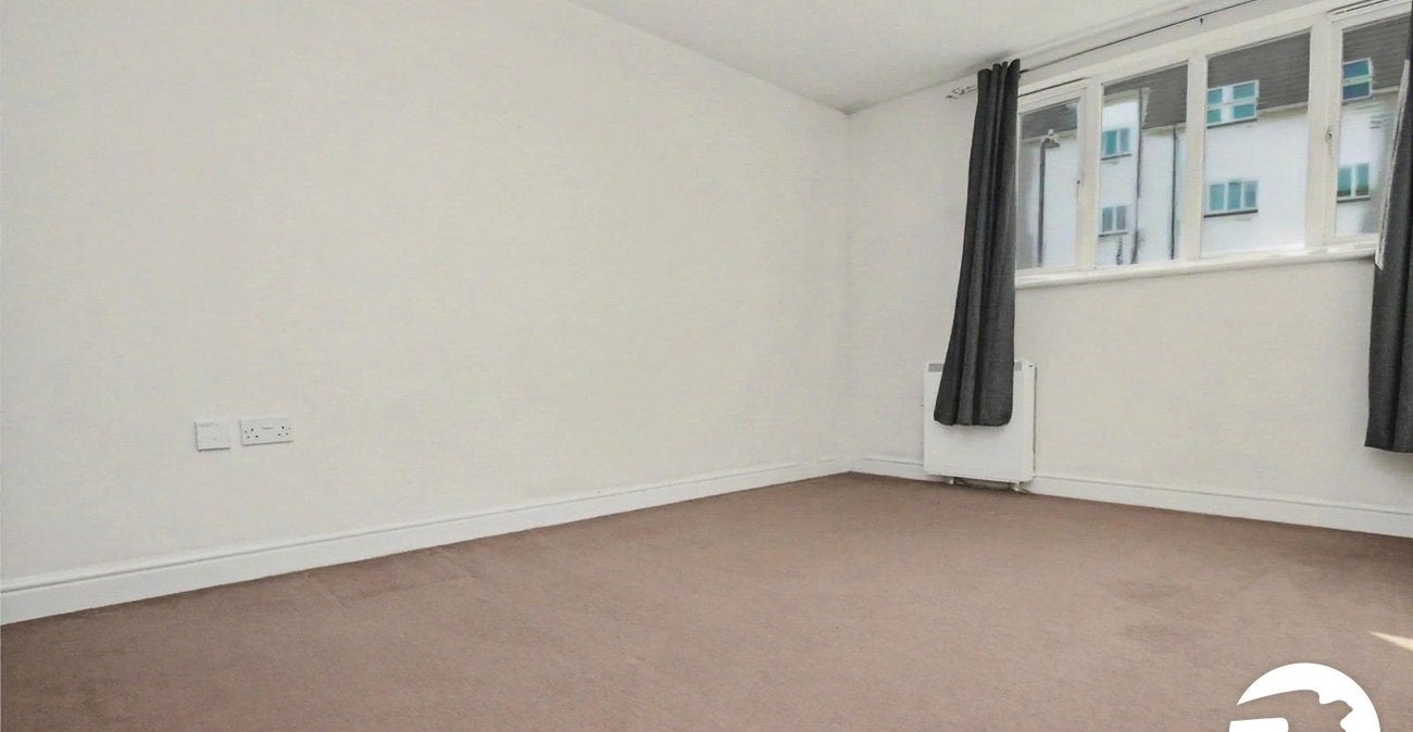 Flat Maritime Gate in Gravesham