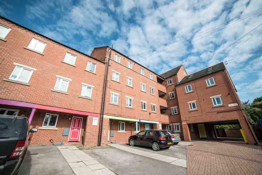 Room Arnesby Road in Nottingham