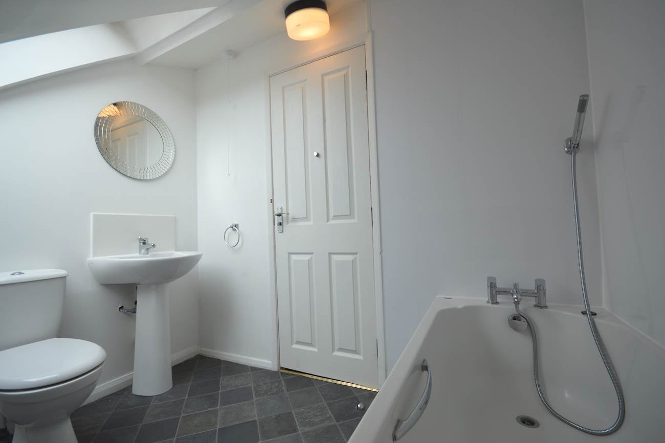 Flat Dinsdale Road in Newcastle upon Tyne