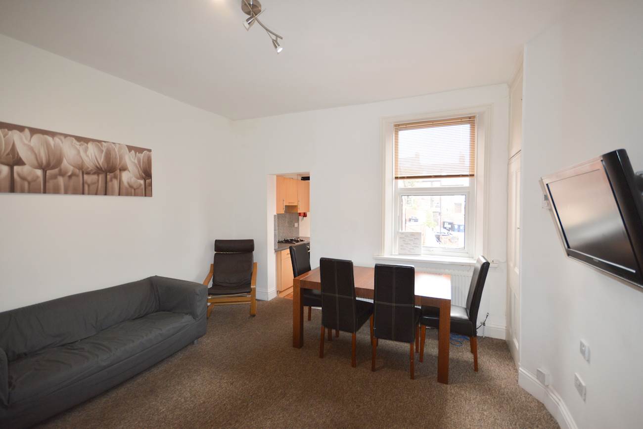 Flat Dinsdale Road in Newcastle upon Tyne