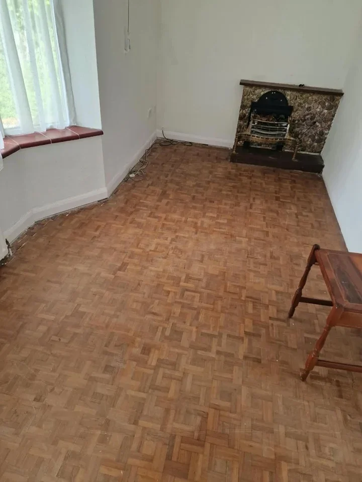 Room Woodcote Park Avenue in Greater London