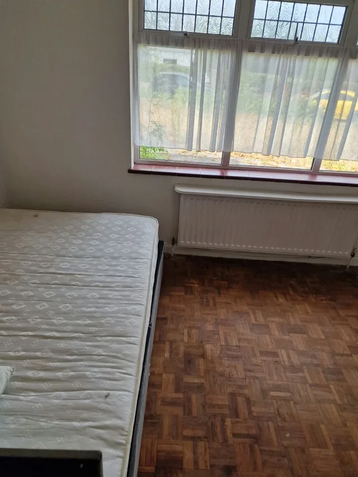 Room Woodcote Park Avenue in Greater London