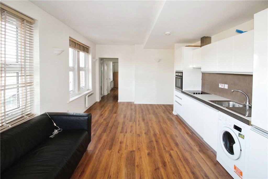 Flat Wimbledon Park Road in Greater London