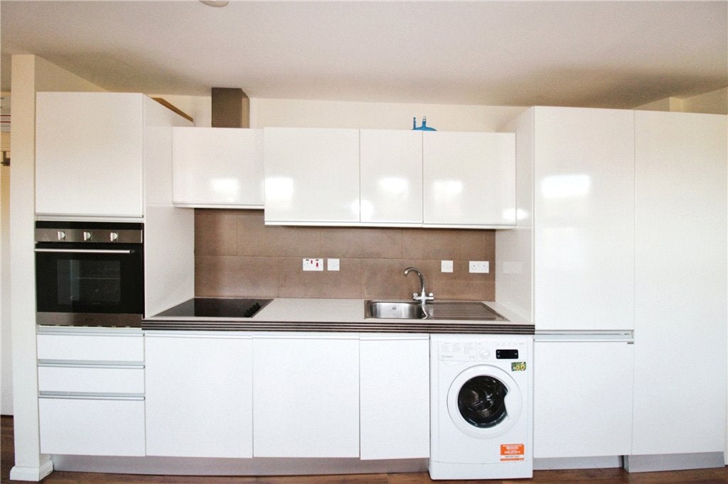 Flat Wimbledon Park Road in Greater London