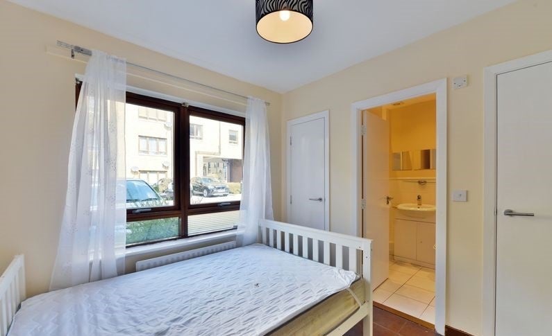 Flat Brabazon Street in Greater London
