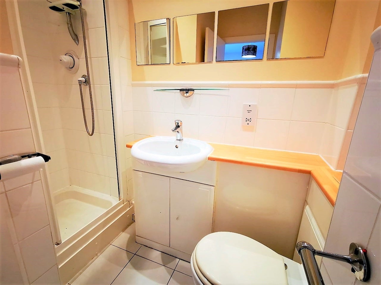 Flat Brabazon Street in Greater London