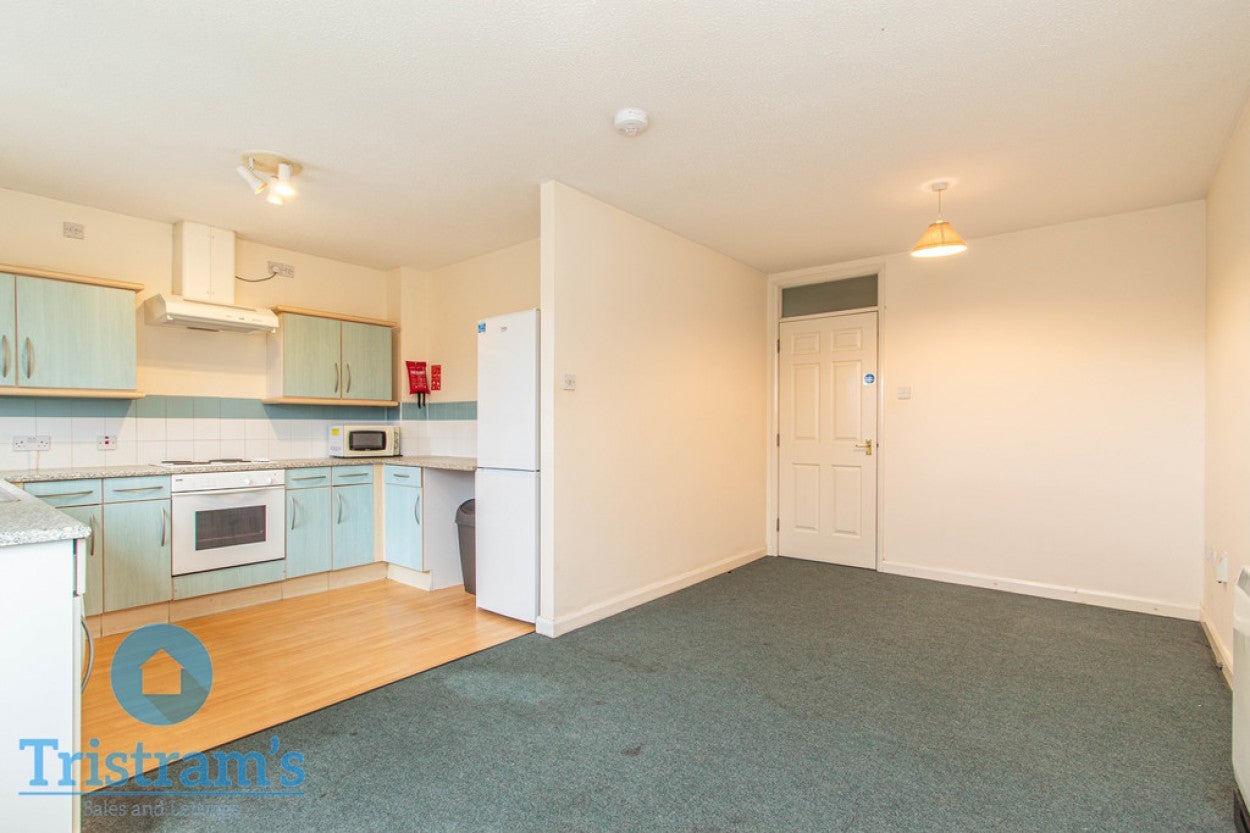 Flat Hawton Crescent in Nottingham